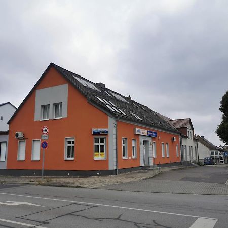 Zimmervermietung Schoenfliesser Stuben Auch Fuer Monteure Eisenhüttenstadt Esterno foto
