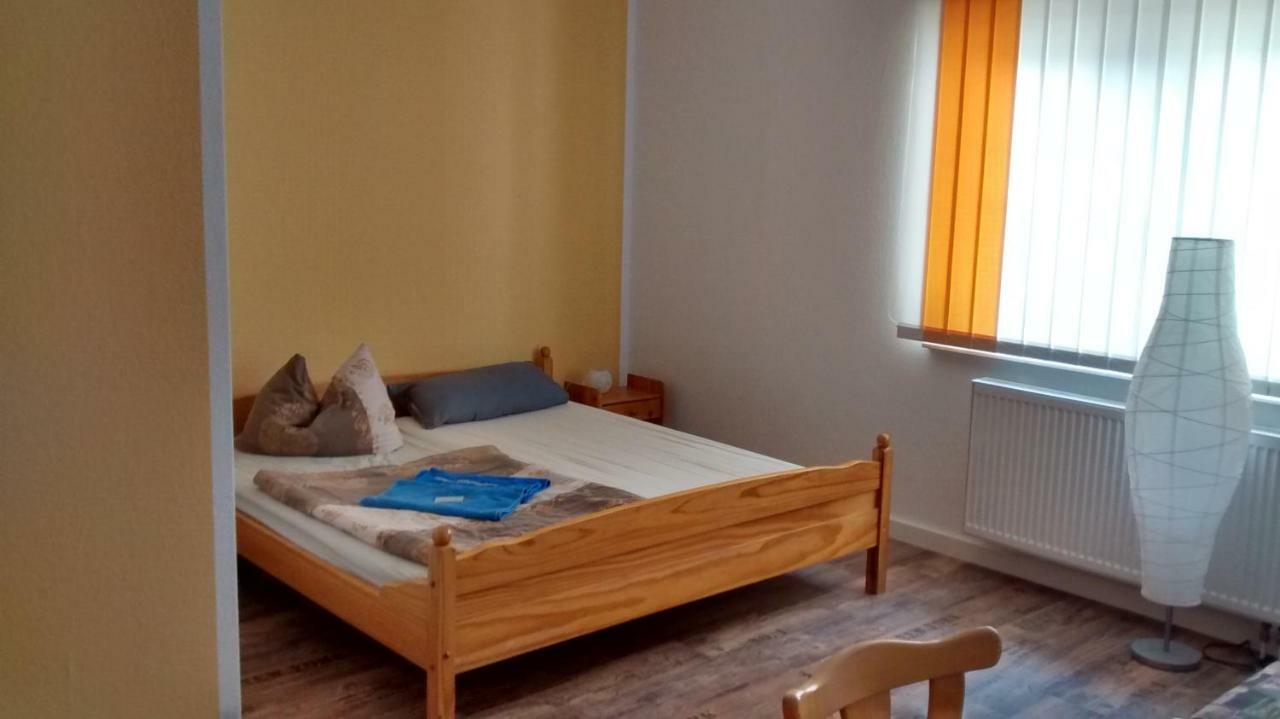 Zimmervermietung Schoenfliesser Stuben Auch Fuer Monteure Eisenhüttenstadt Esterno foto