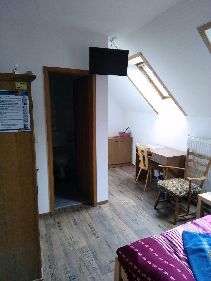 Zimmervermietung Schoenfliesser Stuben Auch Fuer Monteure Eisenhüttenstadt Esterno foto
