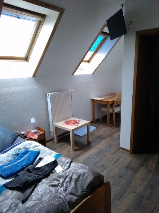 Zimmervermietung Schoenfliesser Stuben Auch Fuer Monteure Eisenhüttenstadt Esterno foto