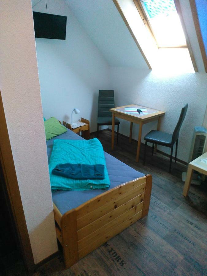 Zimmervermietung Schoenfliesser Stuben Auch Fuer Monteure Eisenhüttenstadt Esterno foto